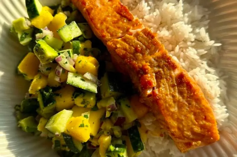 Avocado & Mango Salmon Bowl – A Fresh & Healthy Meal