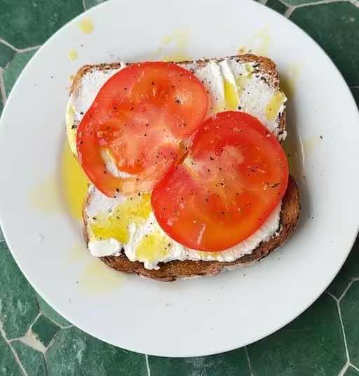 Ricotta & Tomato Toast