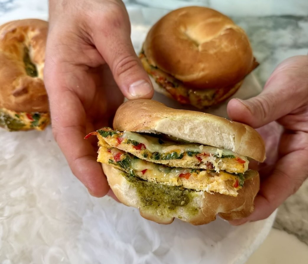Egg & Pesto Breakfast Bagels