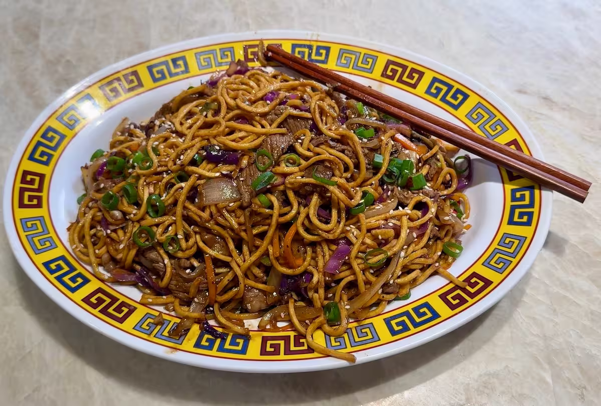Beef Chow Mein with Black Pepper Sauce