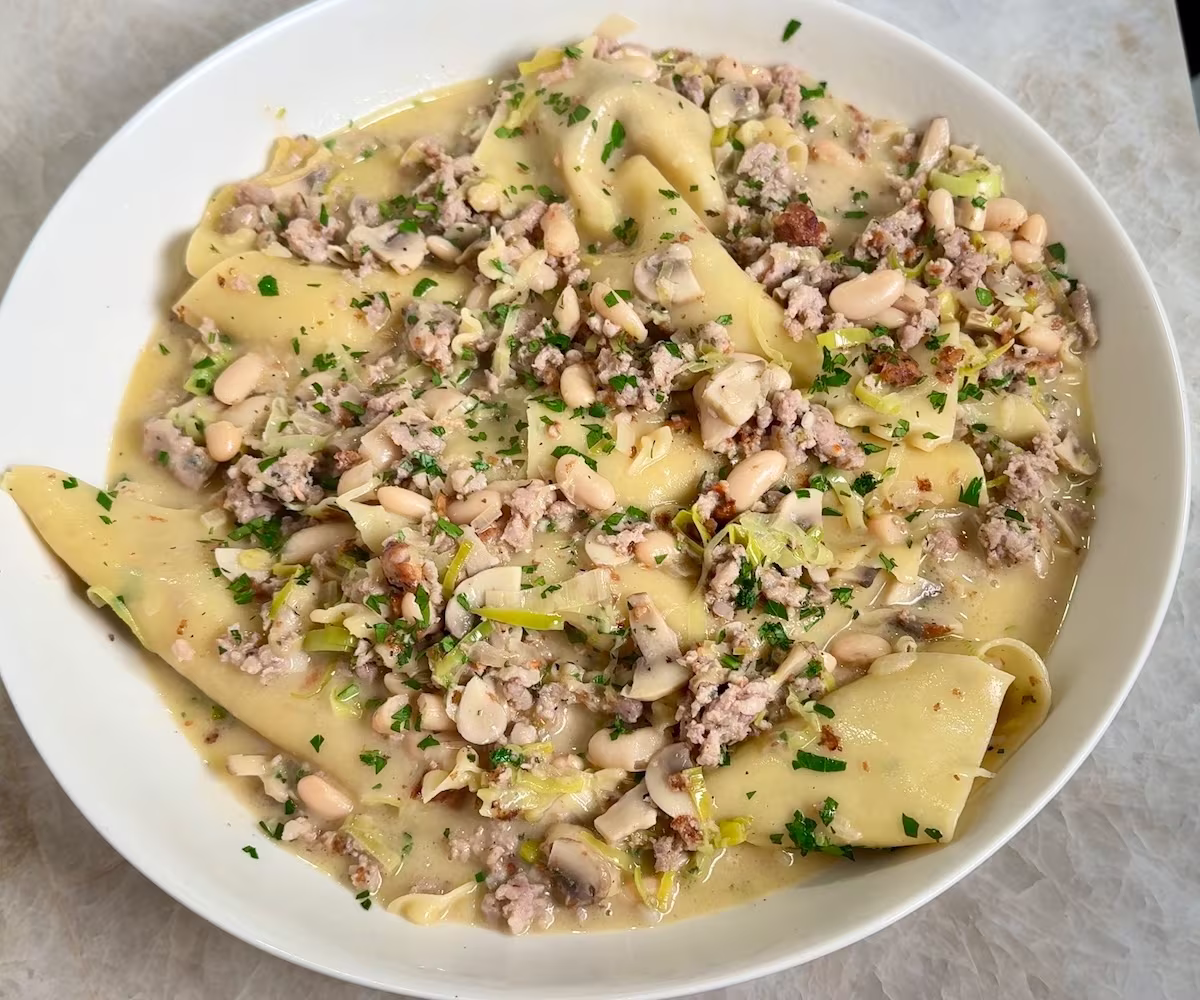One Pan Creamy Mushroom & Leek Pasta