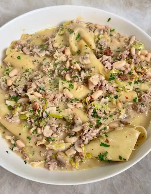 One Pan Creamy Mushroom & Leek Pasta